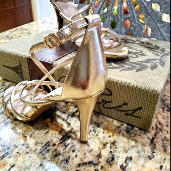 Shoes - Picture 1 of 4